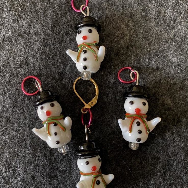 Little snowmen stitch markers, holiday markers, winter stitch markers, knitting stitch markers